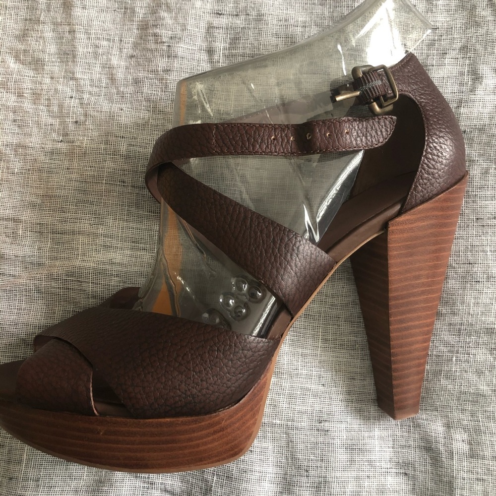 Brown tumbled leather strapped heels worn once